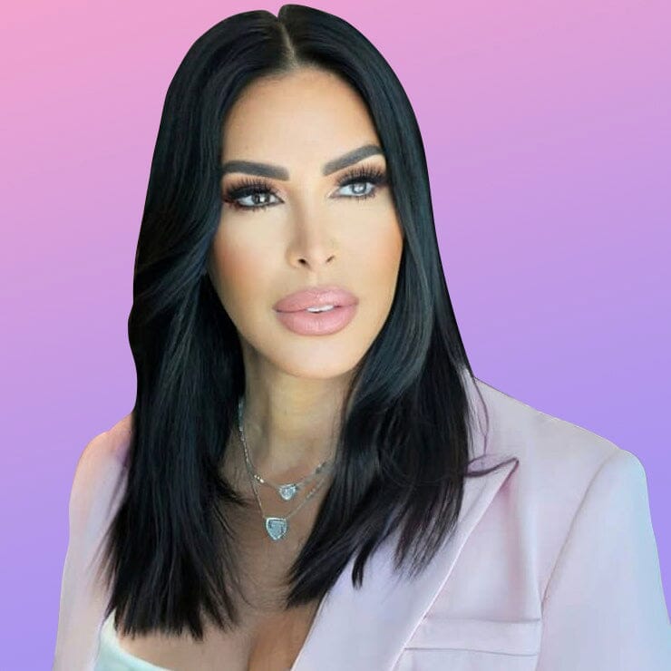 headshot of Carolyn Aronson